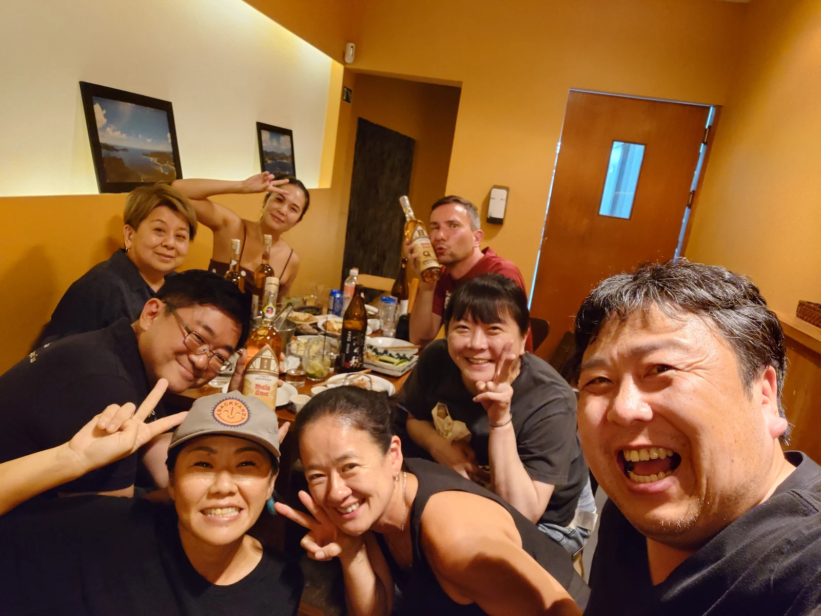 最後の夜、みんなでカラオケ。ブラジル人も日本人もごちゃまぜで、夜中まで歌った